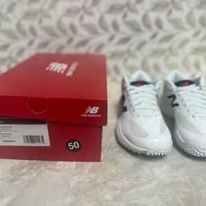 New Balance White and Black Sports Shoes